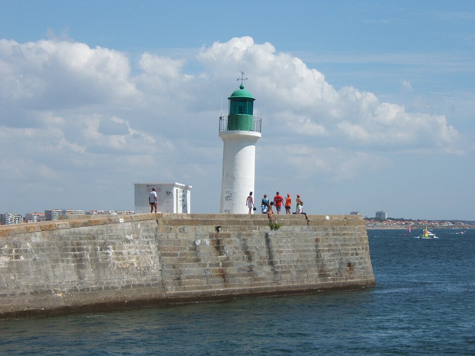 Le Phare de la jetée des Sables